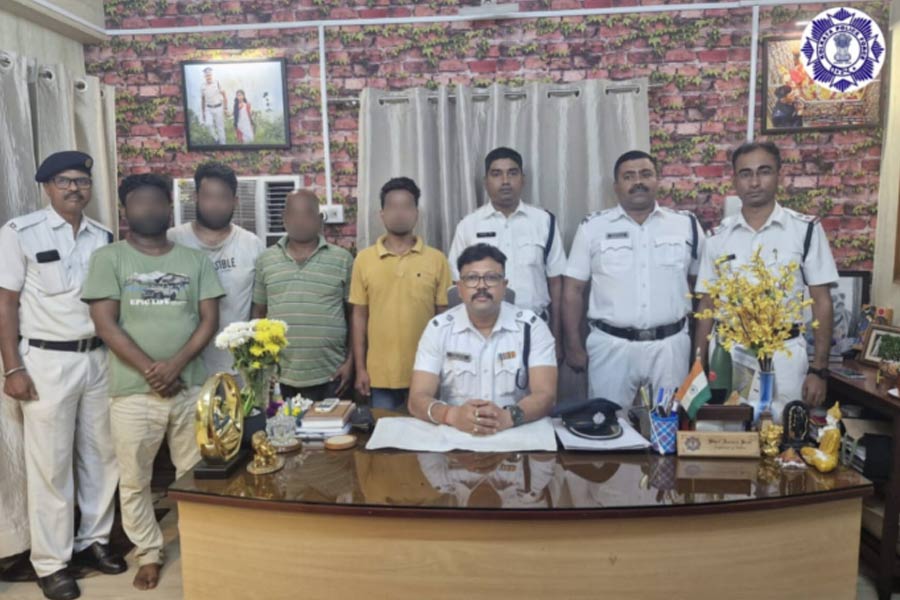Four friends in Gariahat arrested allegedly killing youth for getting back nine thousand