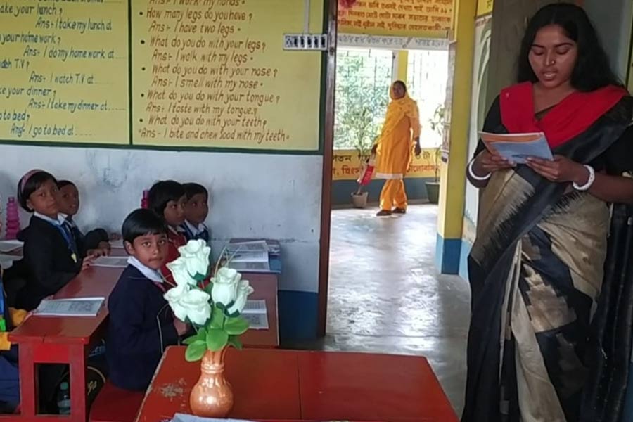 শুধু ঘরে নয়, শিশুমন জয়ে স্কুলেও শিক্ষিকা মায়েরাই! পূর্বস্থলীতে নয়া উদ্যোগ প্রশাসনের