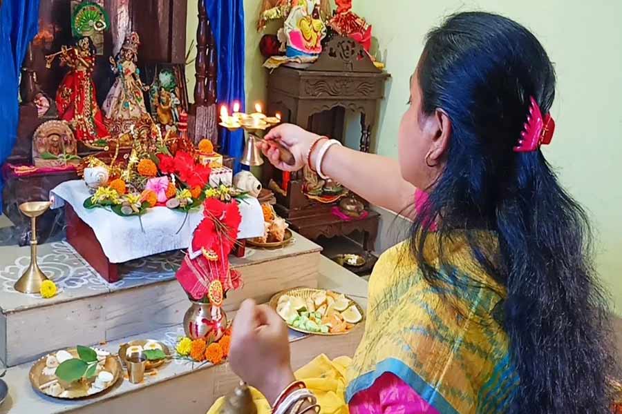 জ্যৈষ্ঠ পূর্ণিমা তিথিতে বাড়িতে লক্ষ্মী-নারায়ণ পুজো? এই নিয়মগুলি না মানলে সর্বনাশ