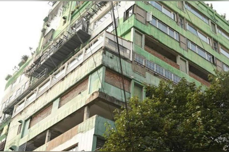 KMC could not demolish roof top restaurant situated at Magma house till 8 May