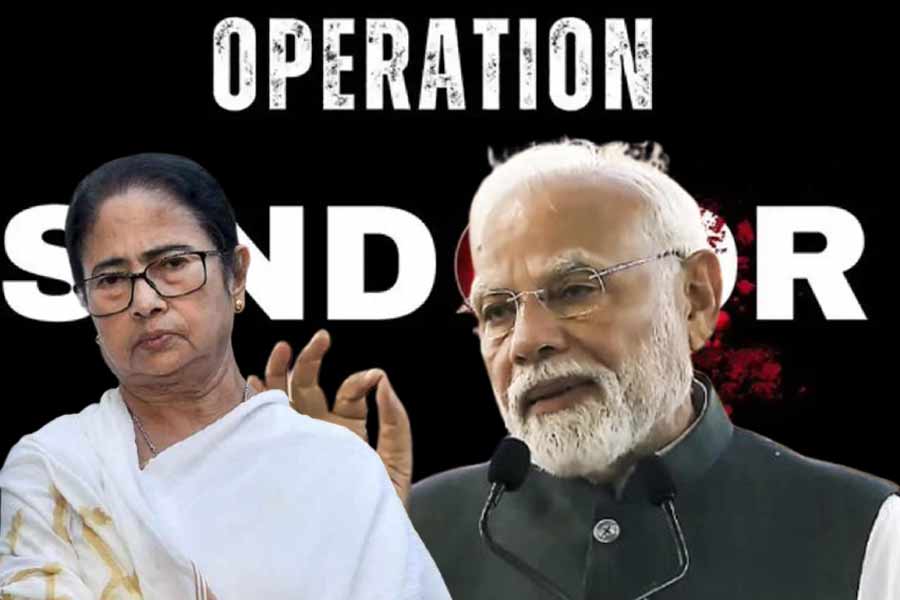 ‘নির্বাচনী রং লাগিয়ে রাজনীতির হোলি খেলছেন’, অপারেশন সিঁদুর নিয়ে ‘ঢাক পেটানো’ মোদিকে তোপ মমতার