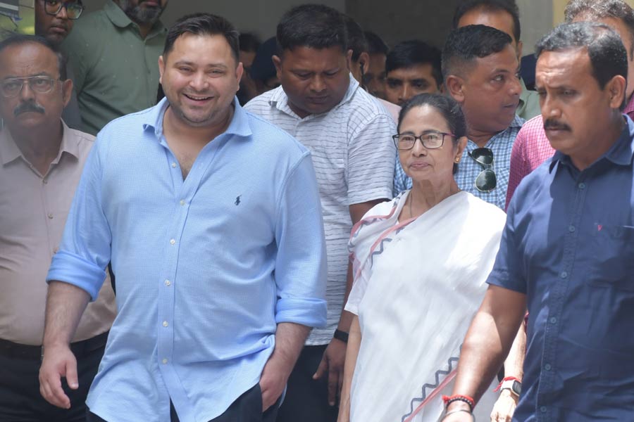 কলকাতায় জন্ম তেজস্বীর সন্তানের, ‘সুন্দর বাচ্চা, শান্তির প্রতীক’, হাসপাতালে বললেন মমতা
