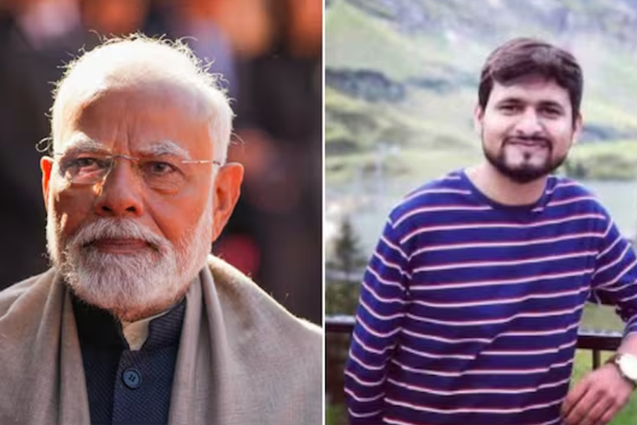 ‘সন্ত্রাসের বিরুদ্ধে লড়াই চলবে’, পহেলগাঁও হামলায় নিহত শুভমের পরিবারের সঙ্গে সাক্ষাৎ মোদির