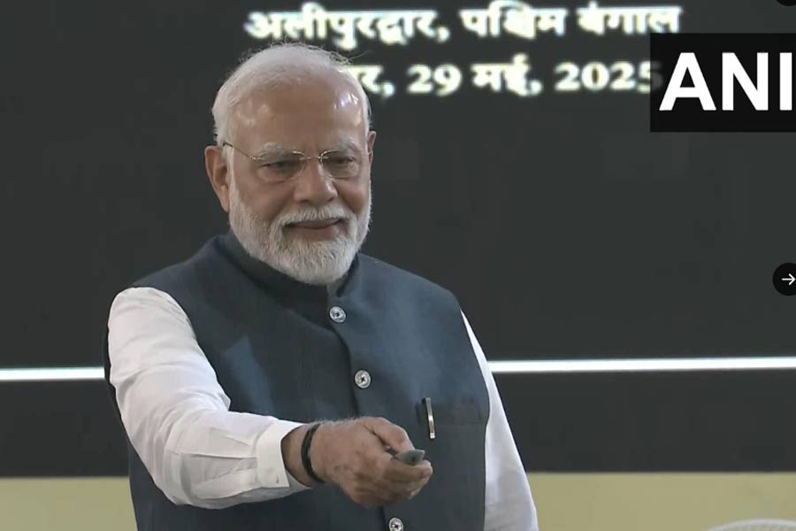 আলিপুরদুয়ার থেকে ন্যাচারাল গ্যাস প্রকল্পের উদ্বোধন, ‘বাংলার উন্নয়ন ভারতের ভবিষ্যতের ভিত্তি’, বললেন মোদি