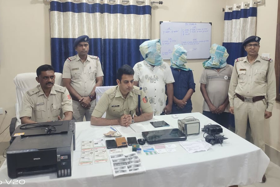3 arrested for Fake Adhaar card making in Murshidabad