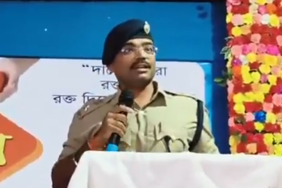 ‘নিজেকে পুলিশের থেকে বড় ভাবলে…’, মুর্শিদাবাদের দায়িত্ব নিয়ে হুঁশিয়ারি নয়া এসপির