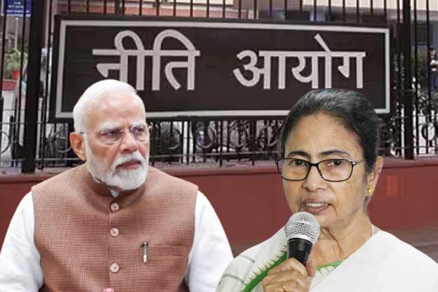 নীতি আয়োগের বৈঠকে থাকছেন না মমতা, মোদির বার্তায় নজর গোটা দেশের