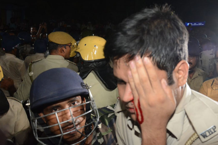Police injured after protestor threw brick pieces at Bikash Bhavan