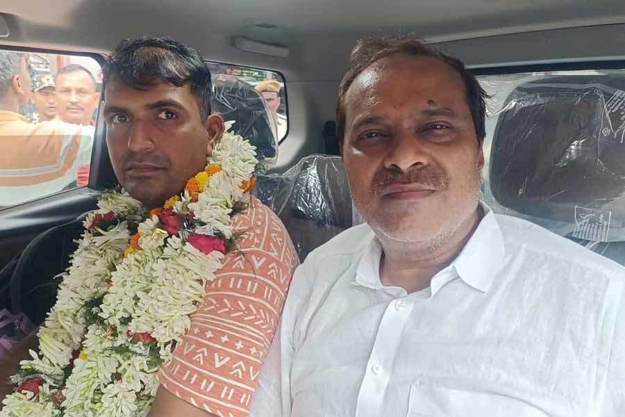 ‘জওয়ানরা ভয় পায় না’, রিষড়ার বাড়িতে ফিরে দৃপ্ত কণ্ঠে বললেন পূর্ণম