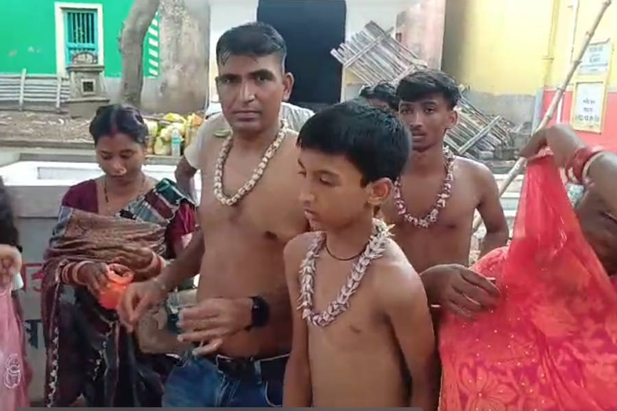 ছেলে পাক মুলুক থেকে ফিরলেই পুজো, মায়ের মানত মেনে তারকেশ্বরে পূর্ণম সাউ
