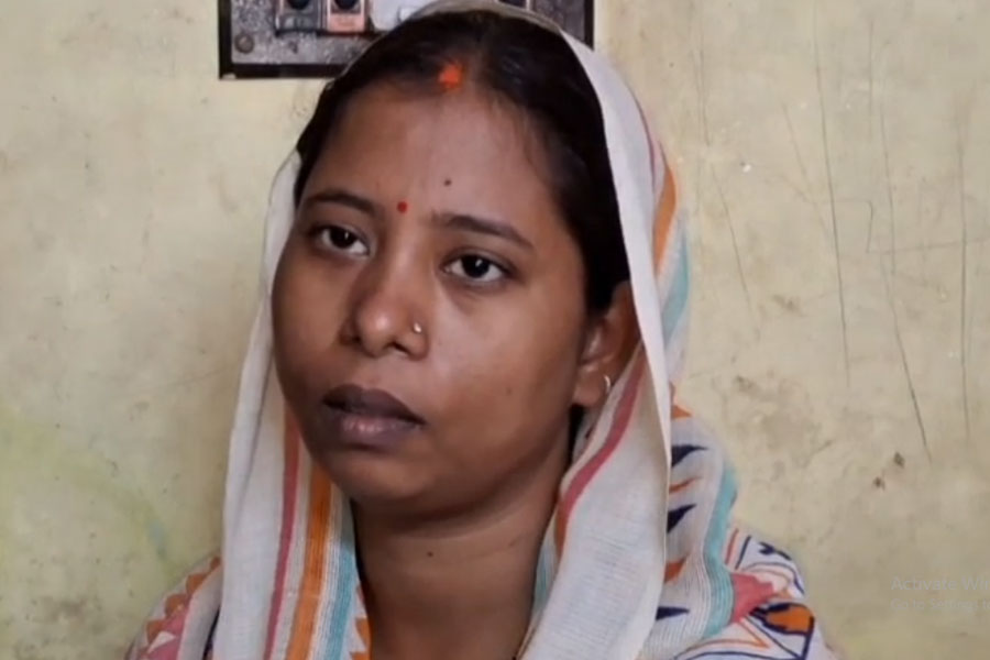 Wife of soldier detained in Pakistan want to meet Mamata Banerjee