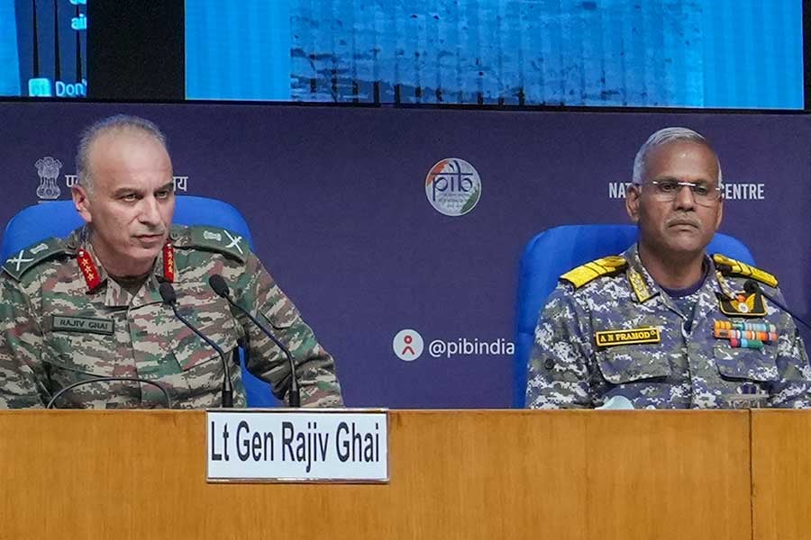 ‘আজ রাতটা দেখব,’ হটলাইনে পাকিস্তানকে কড়া হুঁশিয়ারি ভারতের