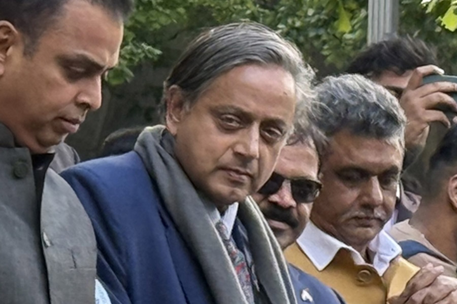 ‘সন্ত্রাসবাদীদের নিরাপদ আশ্রয়স্থল পাকিস্তান, আঘাত জরুরি ছিল’, আমেরিকায় বললেন ‘বিরোধী’ সৈনিক থারুর