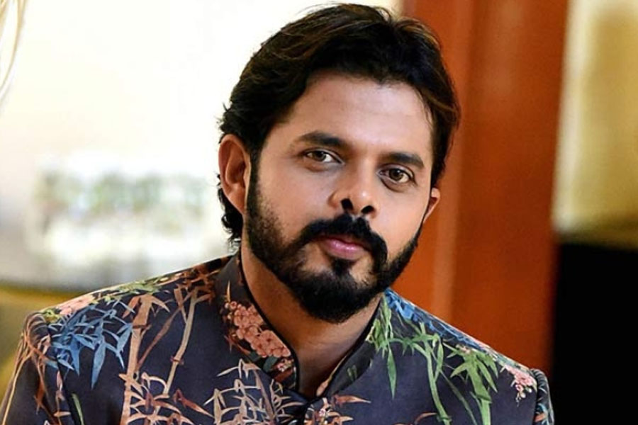 Kerala Cricket Association suspends Sreesanth for standing by Sanju!