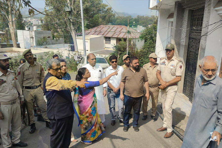 রাজৌরিতে পাক গোলায় ক্ষতিগ্রস্তদের পাশে তৃণমূলের প্রতিনিধিরা, আহতদের সাহায্যের আশ্বাস