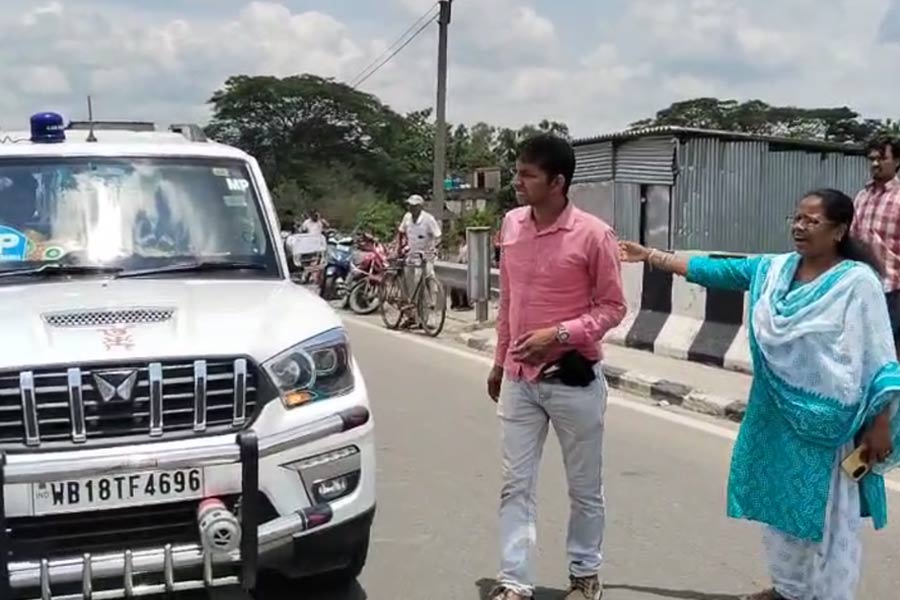 ‘এত রক্ত দেখে নার্ভাস লাগছিল’, দুর্ঘটনাগ্রস্তকে নিজের গাড়িতে হাসপাতালে পাঠালেন সাংসদ