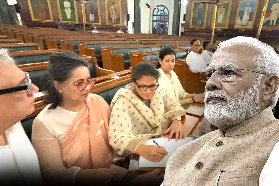 পহেলগাঁও নিয়ে সংসদে বিশেষ অধিবেশনের দাবি, কেন্দ্রের উপর চাপ বাড়িয়ে মোদিকে চিঠি TMC সাংসদদের