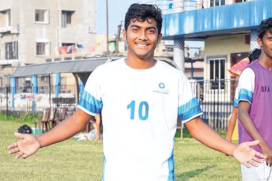 Bengal Footballer Tanveer Dey dreams of playing for Mohun Bagan