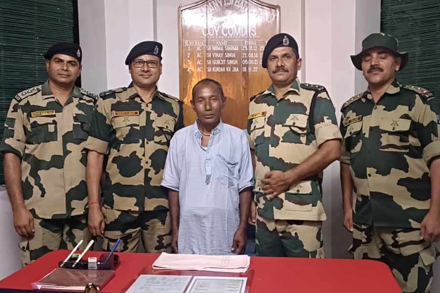 Cooch Behar's farmer returns back from Bangladesh