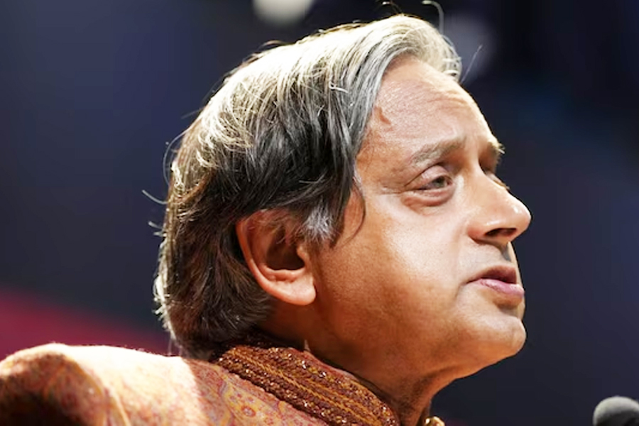 ‘আবার আক্রমণ করলে, আমরা এবার গুঁড়িয়ে দেব’, গিয়ানায় দাঁড়িয়ে পাকিস্তানকে কড়া বার্তা থারুরের