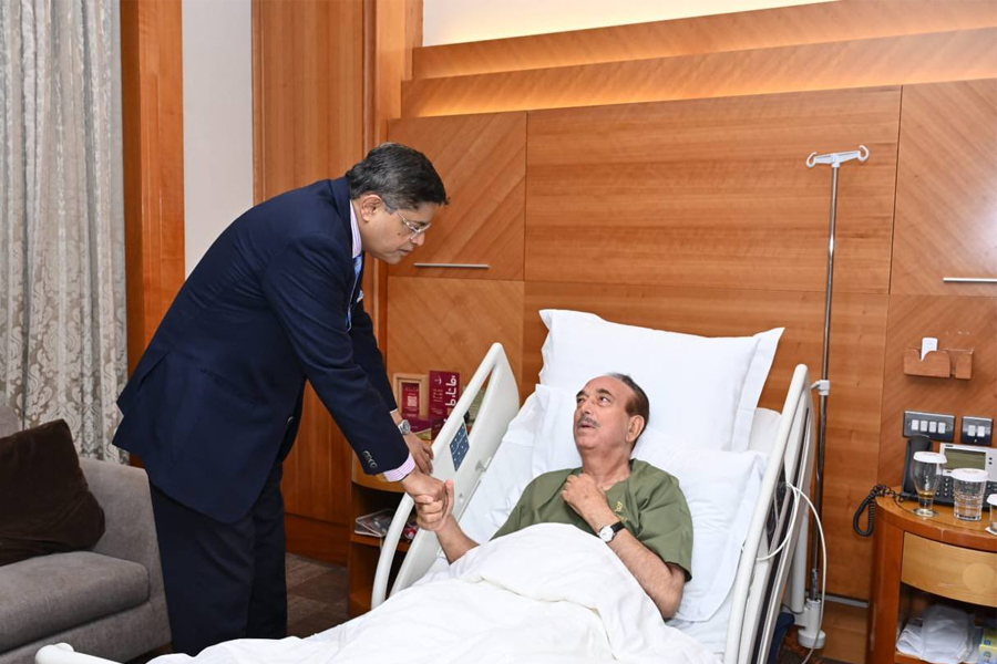 কুয়েতে ভারতের প্রতিনিধিত্ব করতে গিয়ে অসুস্থ গুলাম নবি আজাদ, কেমন আছেন প্রাক্তন কং নেতা?