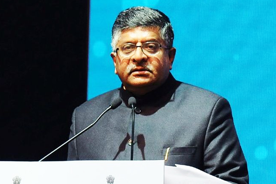 ডেনমার্কে সভার বাইরে ভারতবিরোধী স্লোগান পাকিস্তানিদের, কড়া জবাব দিল্লির ‘সৈনিক’ রবিশংকরের