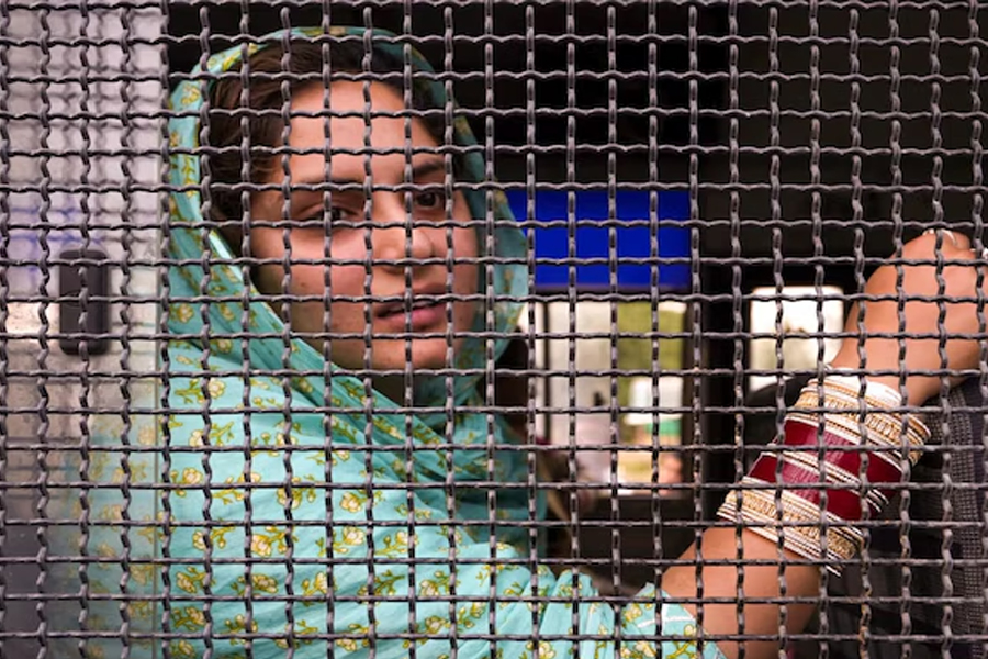 CRPF jawan's Pakistani wife on deportation bus gets last-minute relief from court