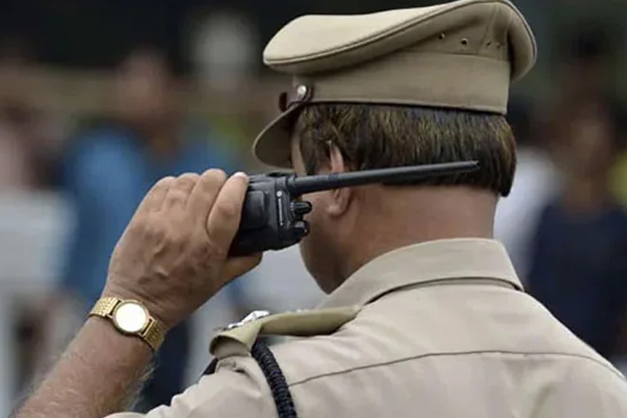 Police seen taking bribe at Barrackpore, video went viral