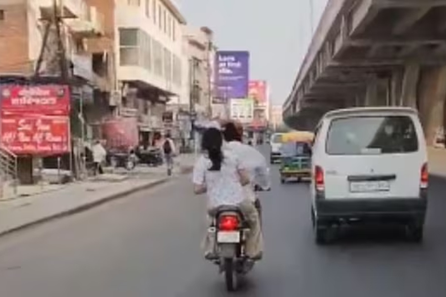 Woman Beats Husband With Slipper On Moving Bike In Lucknow, Video Sparks Outrage