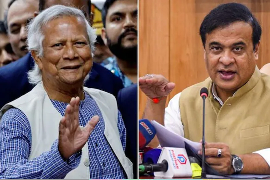 ‘ভুলে যাবেন না আপনাদের দু’টি চিকেন নেক রয়েছে, বেশি তাকালে…’, ইউনুসকে হুঁশিয়ারি হিমন্তের