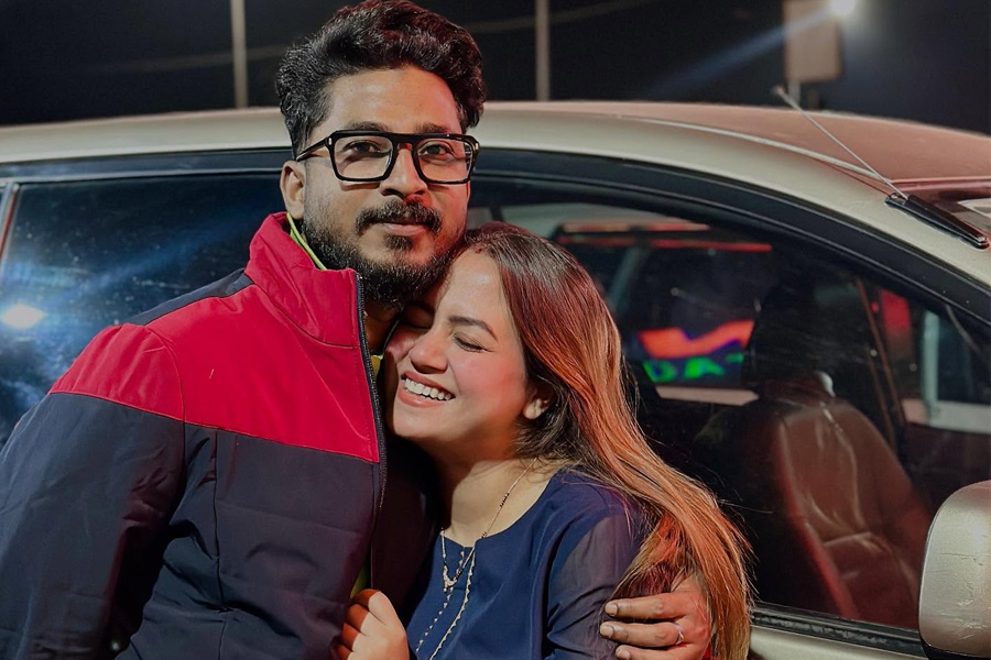 অন্তঃসত্ত্বা অহনার বড্ড খিদে, জ্বর গায়ে রাতবিরেতে বিরিয়ানি রেঁধে খাওয়ালেন স্বামী দীপঙ্কর