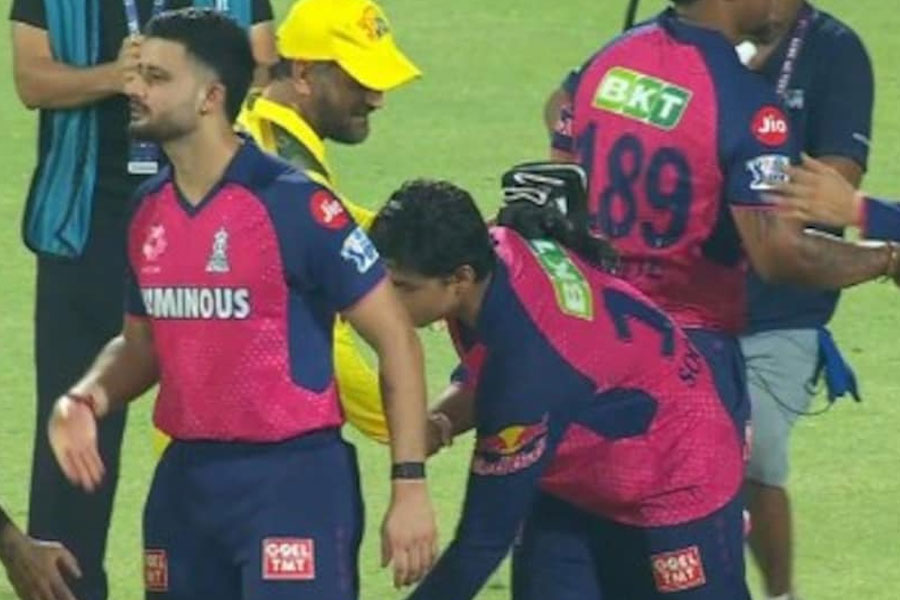 IPL 2025: RR's Vaibhav Suryavanshi touched MS Dhoni's feet in a gesture of respect
