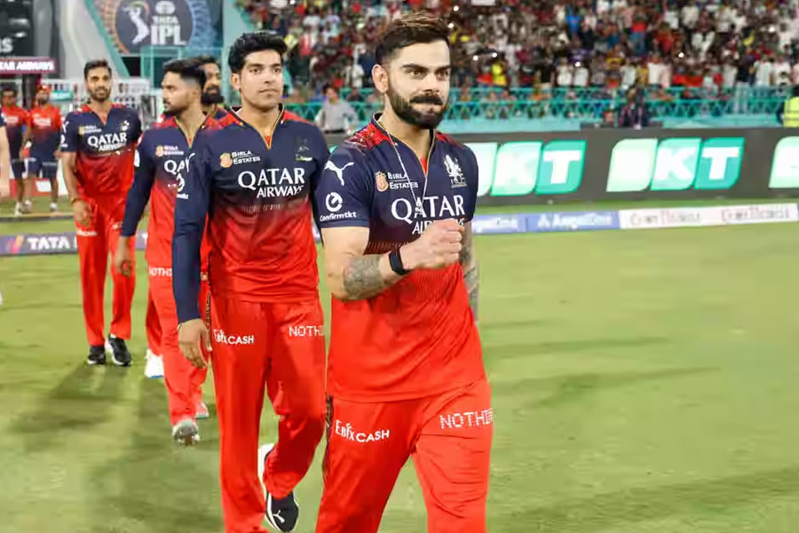 আইপিএলে ধরাছোঁয়ার বাইরে বিরাট, রেকর্ডের ঝুলি ভরে শেষ করলেন লিগ পর্ব