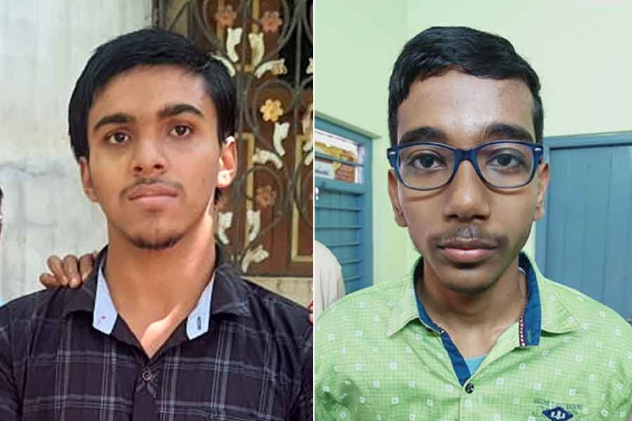 মাধ্যমিকে চতুর্থ, নজির গড়লেন জেলার ছেলে সেলিম-সুপ্রতীপ