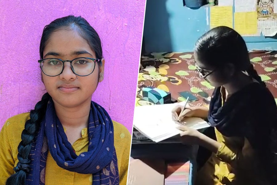 আর্থ্রাইটিস উপেক্ষা করে মাধ্যমিকে দারুণ ফল শ্রমিককন্যার