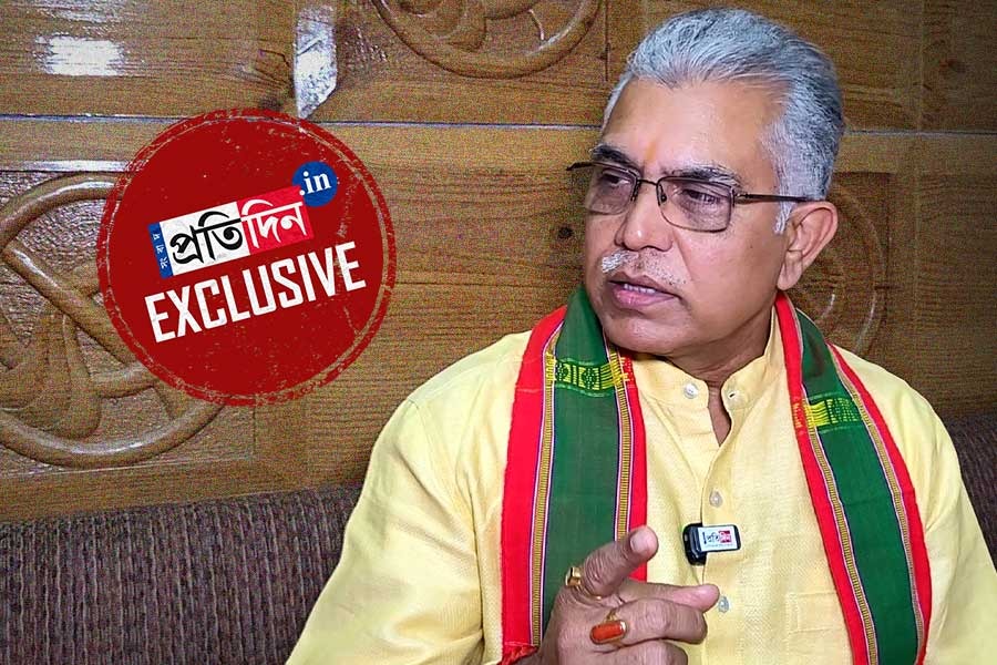 হানিমুনে অশান্তি! মানুষ মেরে নেতা হয়েছেন, কাকে আক্রমণ দিলীপের?
