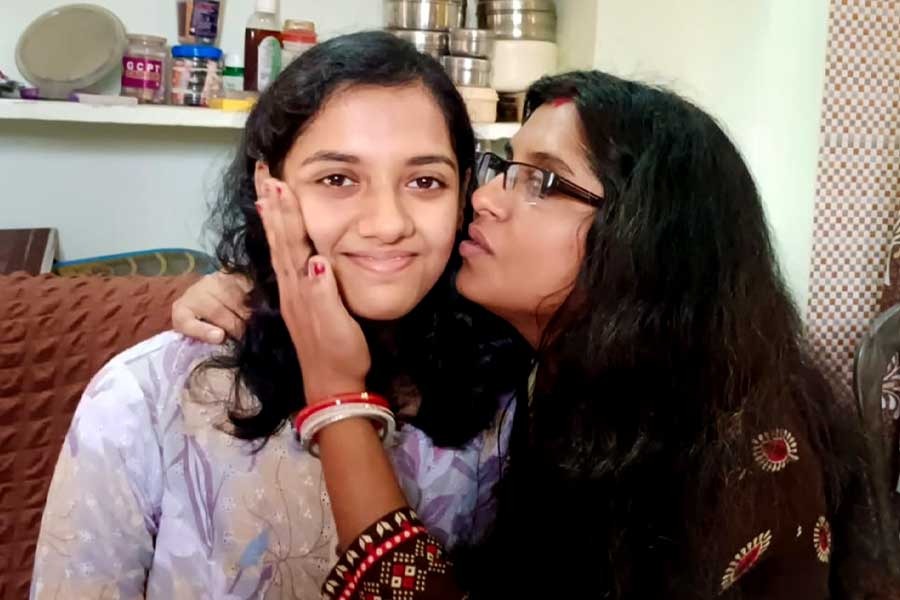 মেয়েদের মধ্যে প্রথম, রাজ্যে চতুর্থ, উচ্চ মাধ্যমিকে নজির বাঁকুড়ার সৃজিতার