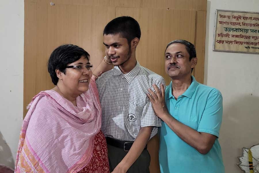 উচ্চ মাধ্যমিকে অষ্টম পাঠভবনের তথাগত রায়, কলকাতায় প্রথম তথাগত