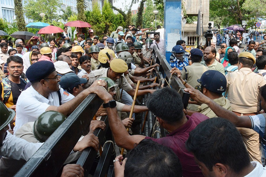 Madhya Siksha Parshad show cause SSC teacher for vandalizing at Bikash Bhavan