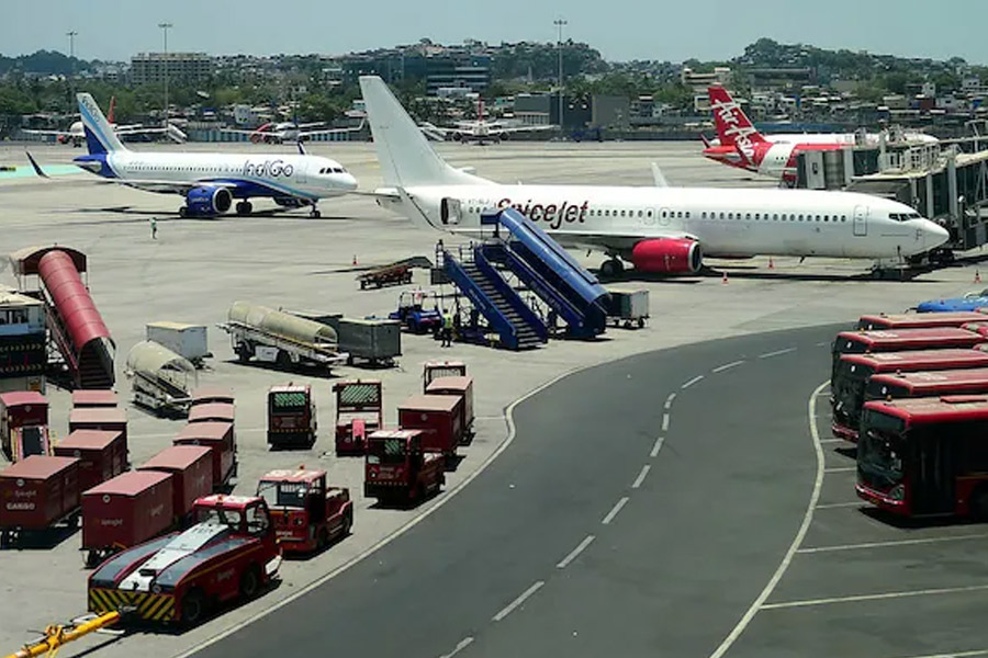 Turkish Aviation firm opens up after losing clearance