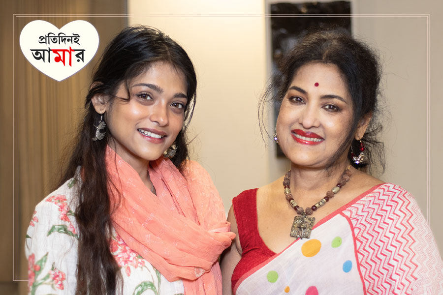 সমাজের চোখে হয়তো আমি খারাপ মা, অনুষাকে নিয়ে বললেন মধুমন্তী মৈত্র