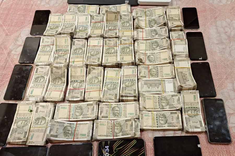 Fraud through fake call center, owner arrested in police raid in Bidhannagar