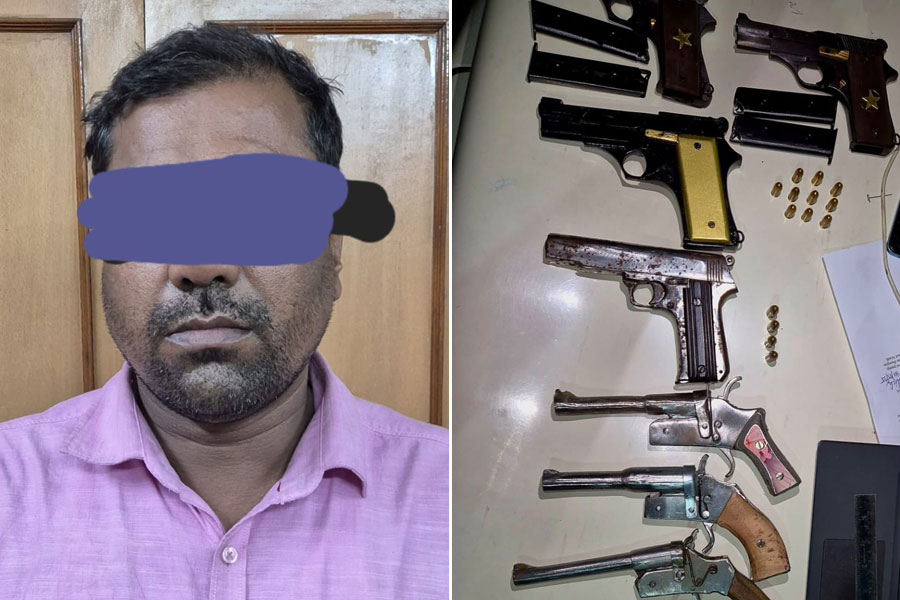 ফের মুঙ্গের যোগ! এসটিএফ অভিযানে আসানসোল থেকে বিপুল অস্ত্র-কার্তুজ উদ্ধার