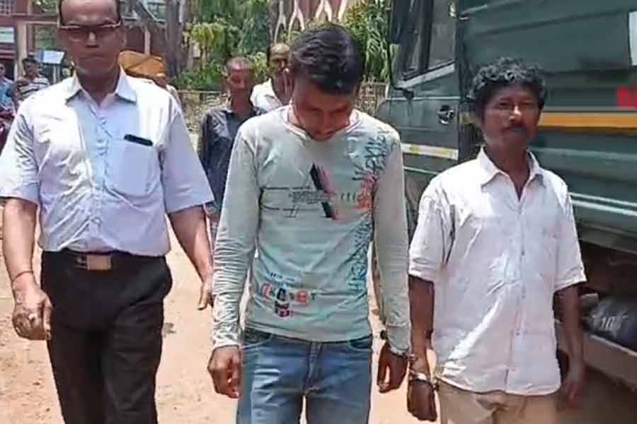 Huge controversy over post praising Pakistan, youth in police custody in Bankura