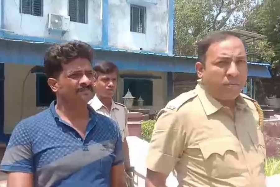 Bangladeshi infiltrators arrested in Nadia and Basirhat