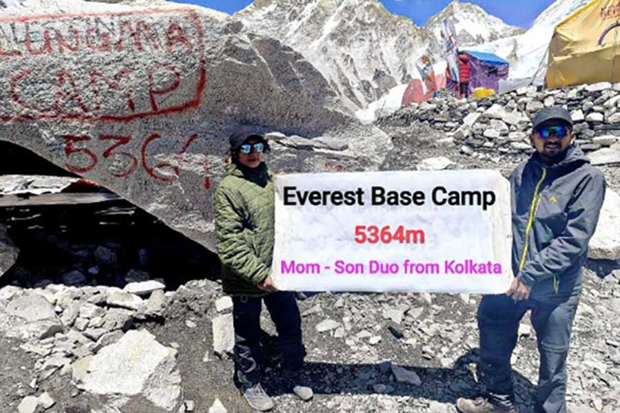 Mohun Bagan fan Satyaki Chatterjee reaches Everest base camp with mother