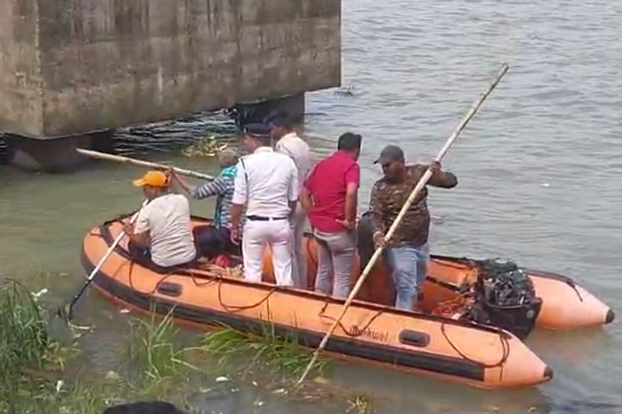 ২ কিশোরীকে বাঁচাতে গিয়ে শ্রীরামপুরের গঙ্গায় তলিয়ে গেল ১ কিশোর