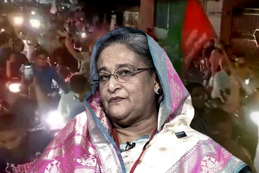 ইতিহাস নিয়ে চূড়ান্ত প্রহসন! বাংলাদেশের স্কুলে পাঠ্যবইয়ে যুক্ত হচ্ছে ‘গণহত্যাকারী’ হাসিনার নাম