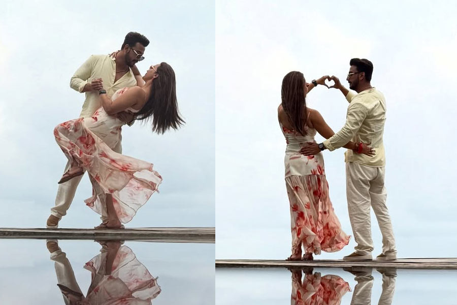 ‘পারব না আমি ছাড়তে তোকে’, বালিতে ভালোবাসার ভেলা ভাসালেন বনি-কৌশানী