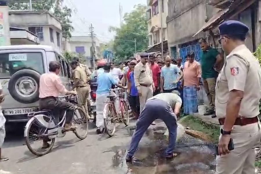 নাবালকের মাথা থেঁতলে দিল লরির চাকা! মহেশতলায় মর্মান্তিক দুর্ঘটনায় কাঠগড়ায় মদ্যপ চালক